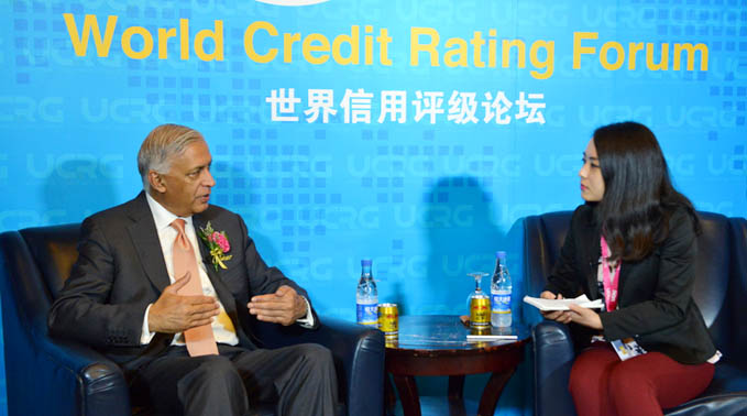 巴基斯坦前總理阿齊茲在首屆世界信用評(píng)級(jí)論壇期間接受新華網(wǎng)獨(dú)家專(zhuān)訪