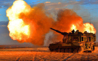 戈壁大漠上演自行火炮分隊(duì)對抗，場面霸氣！