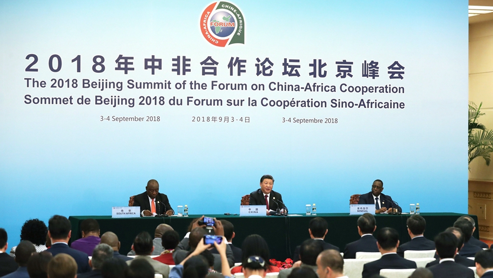 習(xí)近平同拉馬福薩、薩勒共同會(huì)見(jiàn)記者