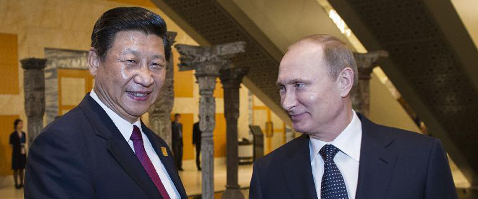 2013年10月，習(xí)近平在印尼巴厘島會(huì)見(jiàn)普京