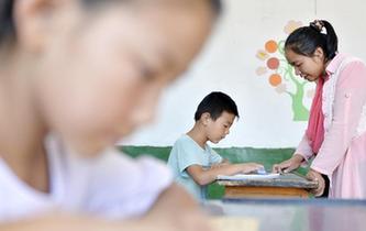 太行山深處的三人&ldquo;微小學(xué)&rdquo;